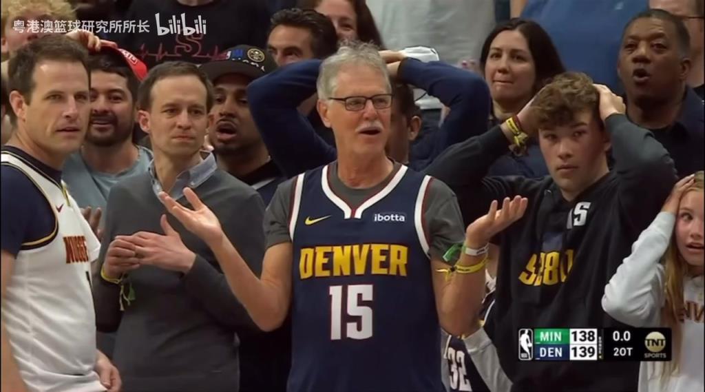 導火索？回顧此前掘金對陣森林狼，威少送出三分犯規(guī)后的眾生相！