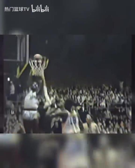 這是怪物嗎？張伯倫高中時期是怎么打球的？校園里的明星！