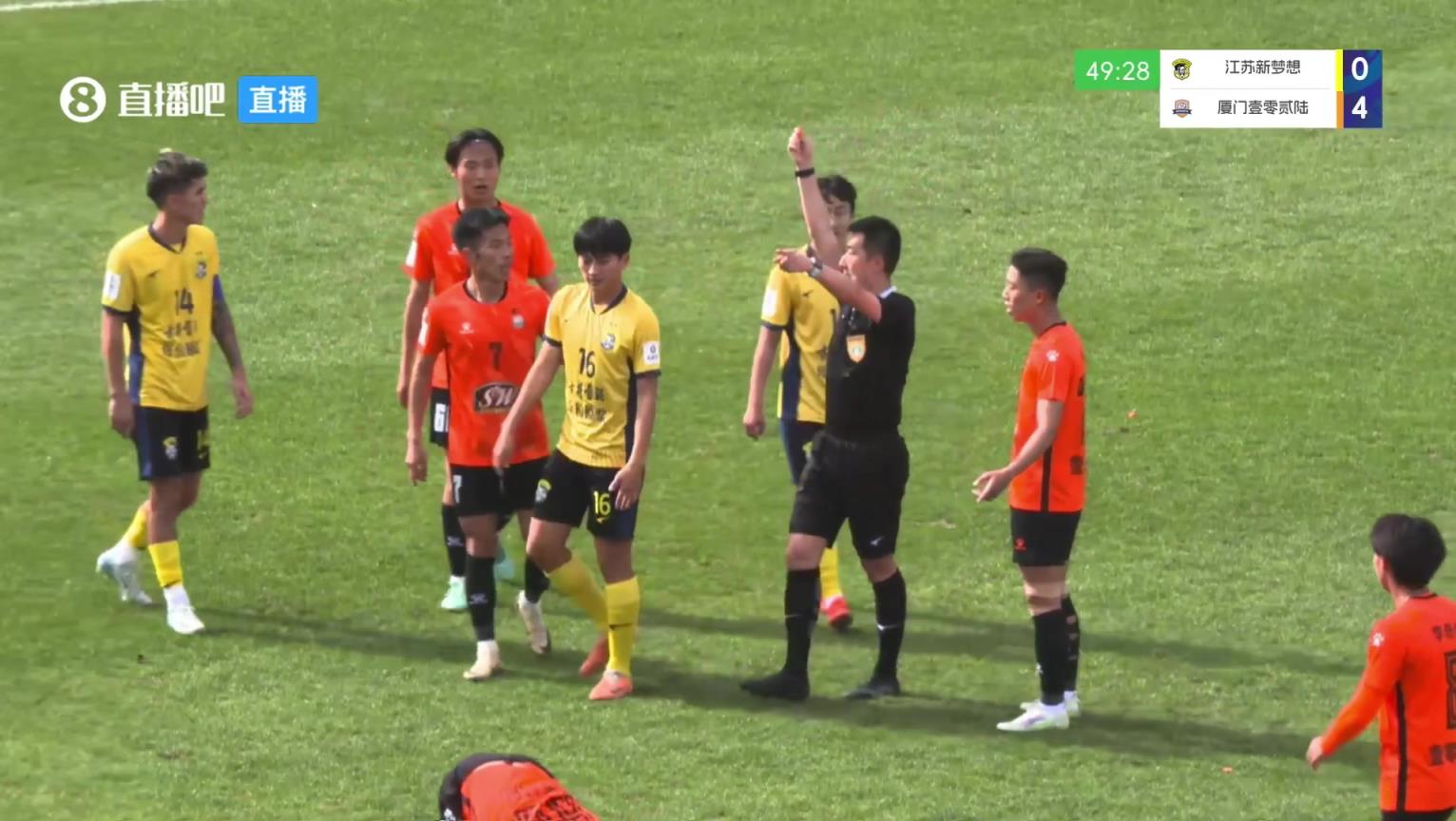 比姆巴佩抬的還高，中冠球員亮鞋釘兇狠蹬踏被裁判直紅驅(qū)逐