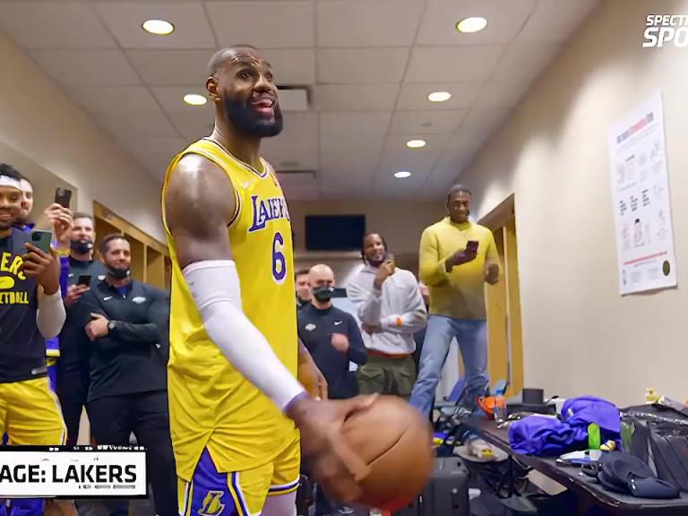 里弗斯絕殺之后湖人隊的更衣室氛圍，簡直不要太和諧！！