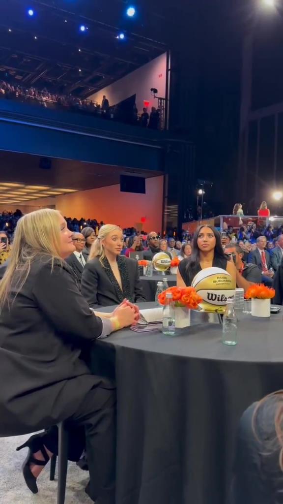 今天這穿搭，差點沒認出來！佩奇-布克斯當選WNBA狀元后十分淡定