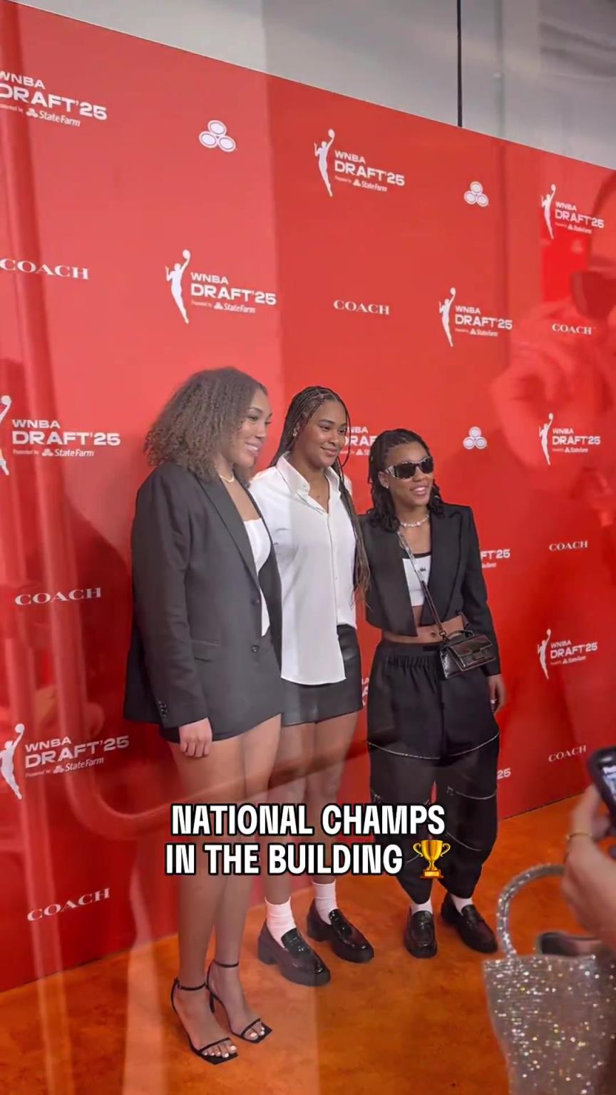 吧友們有喜歡的嗎？WNBA選秀大會上，到處都有靚麗的風景線