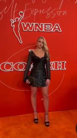 海莉選秀夜紅毯秀，人氣和顏值在這屆都是數一數二