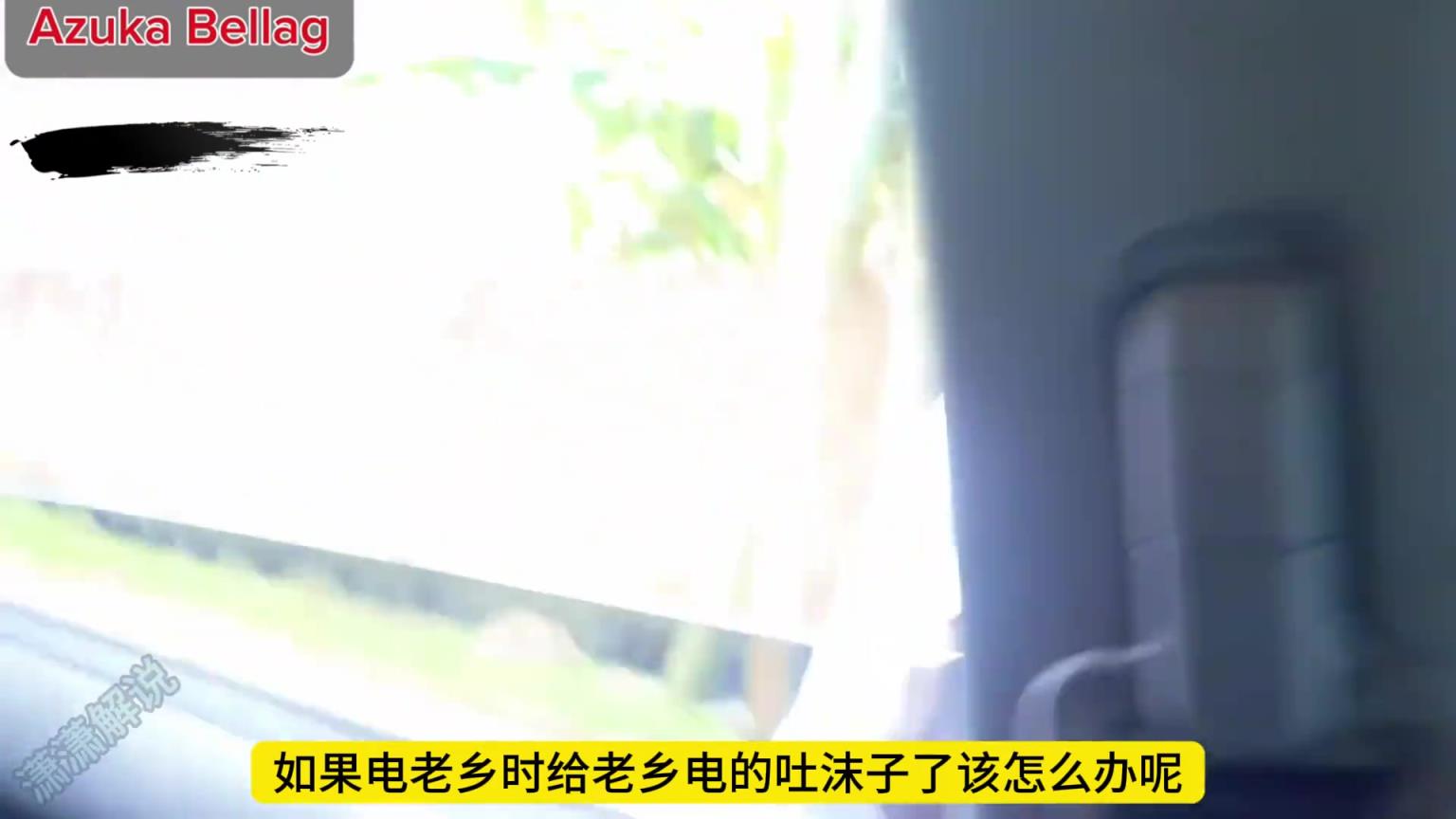 淳樸的阿森納老鄉(xiāng)盯著搶手機，沒料到被黑妹一個電擊棒