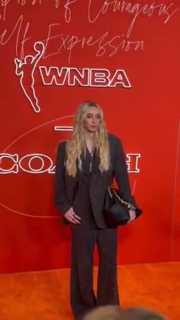 女狀元佩吉強勢登陸WNBA，實力超強，顏值也杠杠的